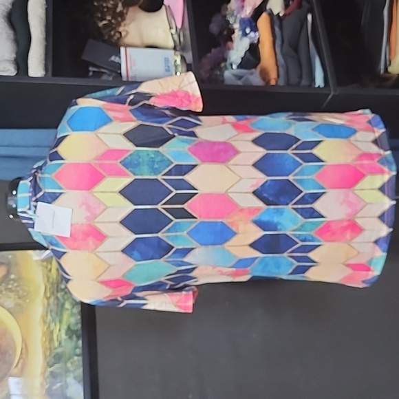 Women's top NWT - Picture 2 of 4